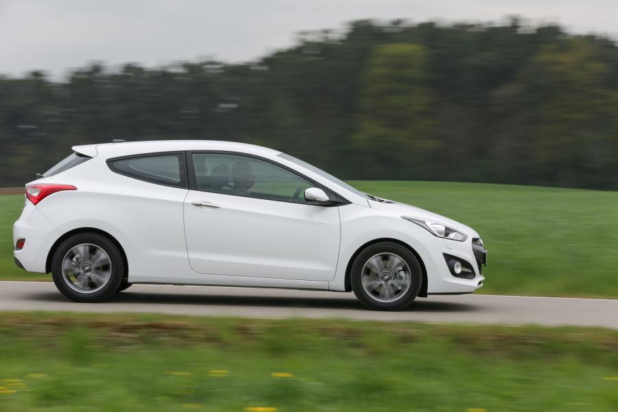 Hyundai i30 Coupe 2015 года  (фото 6 из 19)